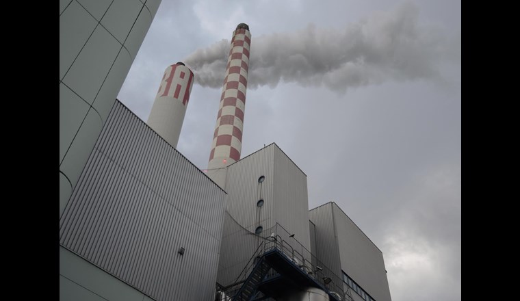 Die KVA Basel von aussen: Dampfschwaden der Kamine. (Fotos: SVGW/Peter C. Müller)