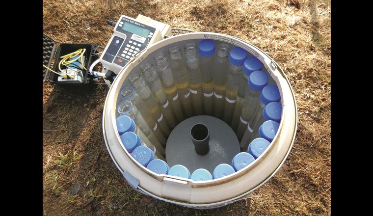 Direkt im Feld nach der Beprobung eines Entlastungsereignisses für den Vergleich der aktiven Probennahme mit automatischem Probenehmer