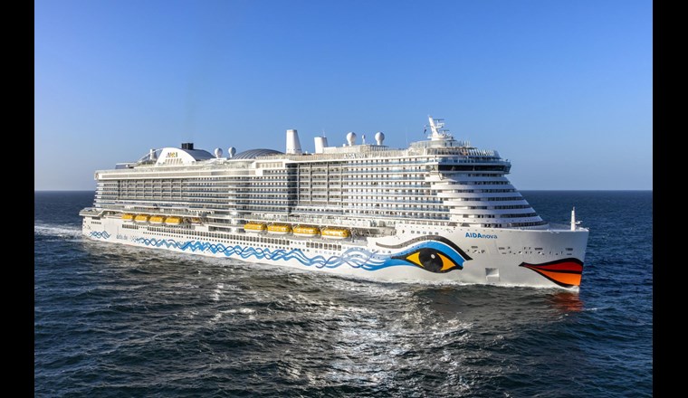 Mit der Indienststellung von AIDAnova, dem weltweit ersten Kreuzfahrtschiff, das vollständig mit emissionsarmem Flüssiggas (LNG) betrieben wird, wurde eine wegweisender Technologiesprung vollzogen. Nun werden Brennstoffzellen an Bord getestet – für eine noch emissionsärmere Energieversorgung. (Bild: AIDA Cruises)