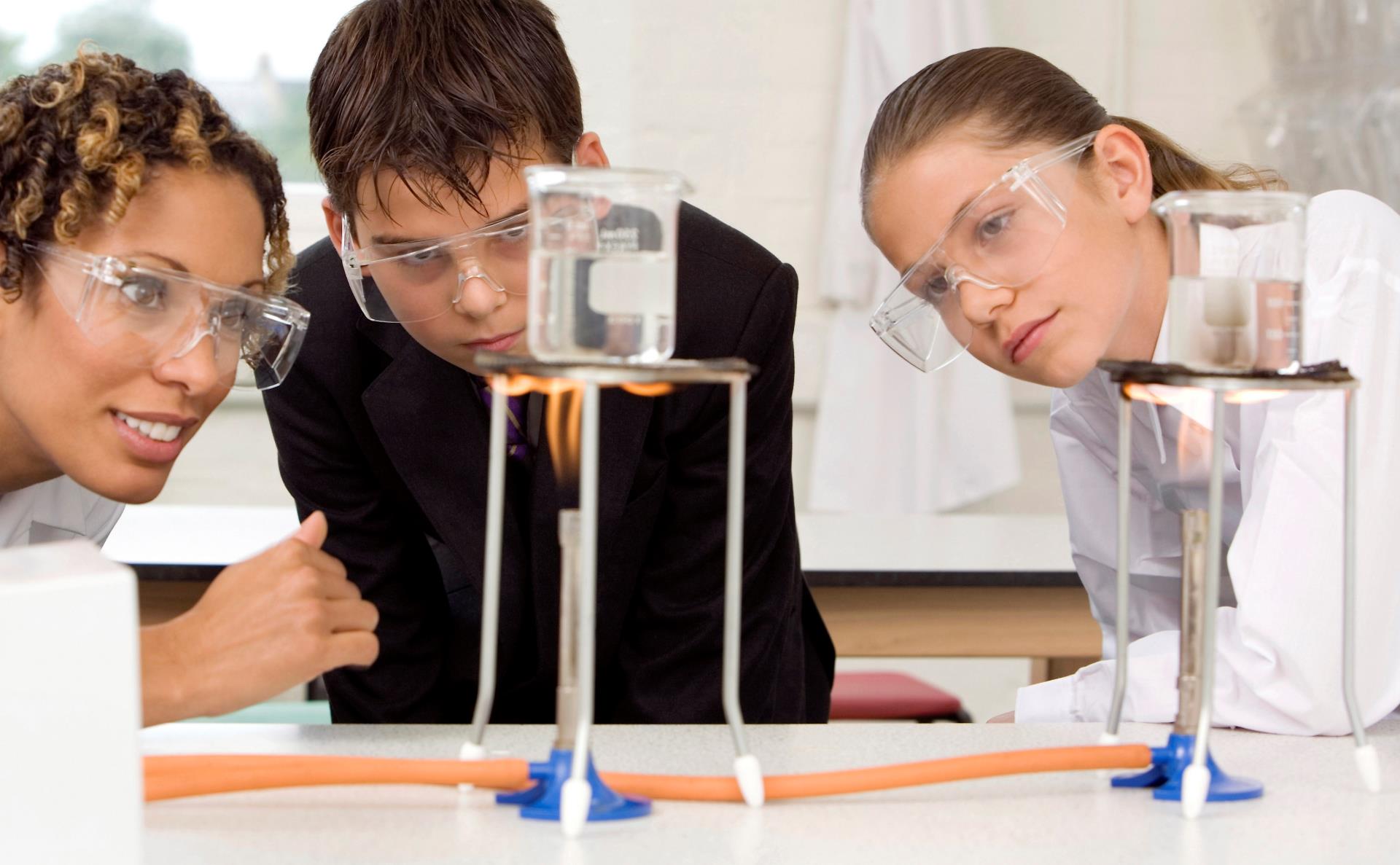 Neu bekommt man beim SVGW online auch Informationen zum flexiblen Anschluss eines Bunsenbrenners mittels vollsynthetischem Schlauch. (Foto: Inspirestock Int./123rfcom)