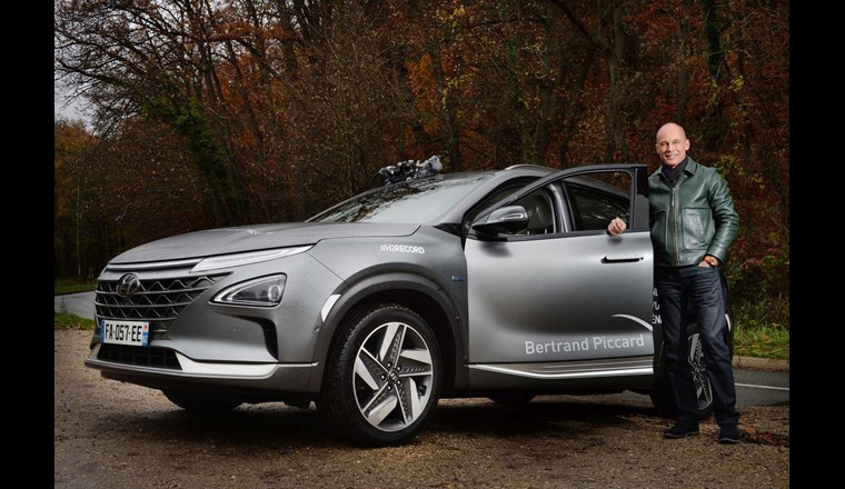 Bertrand Piccard: «Mit diesem Abenteuer haben wir bewiesen, dass wir in der Zukunft angekommen sind, dass wir für die saubere Technologie nicht mehr auf revolutionäre Forschungsfahrzeuge setzen müssen. Zero Emission lässt sich jetzt und heute umsetzen. Damit beginnt eine neue Ära mit einer Art von Performance, von der auch die Umwelt profitiert.» (Bild: Hyundai)