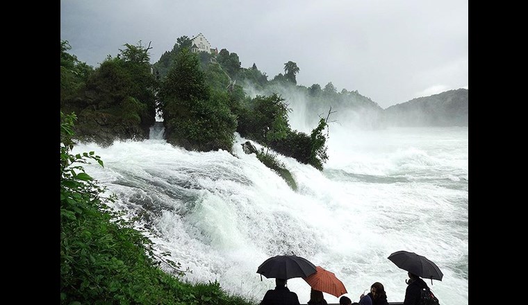 Manchmal spielt  das  Klima und die Hydrologie in der Schweiz verrückt. (Foto: Bafu).