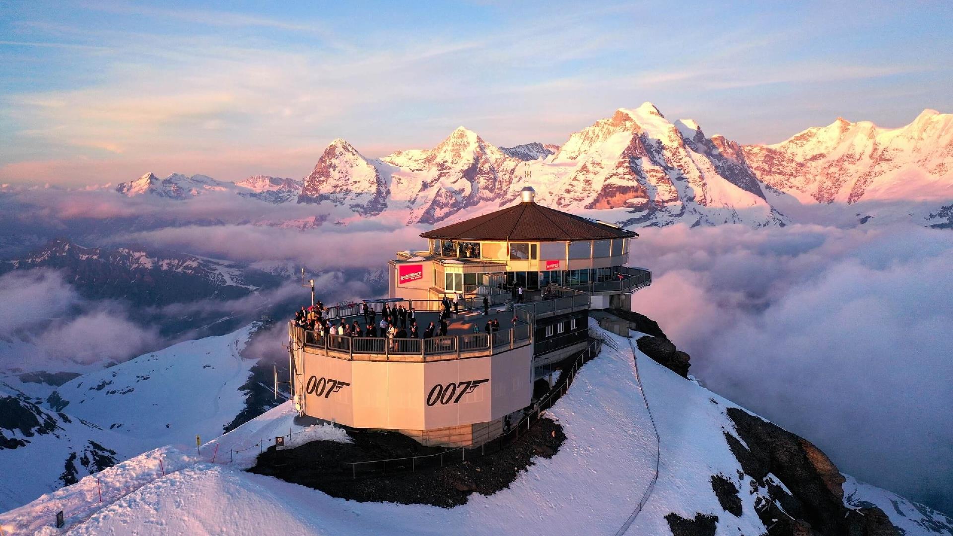 Schilthorn: Bald wird das Trink- und Gebrauchswasser für das Gipfelrestaurant nicht mehr mit der Luftseilbahn geliefert. (Foto: Schilthornbahn AG)