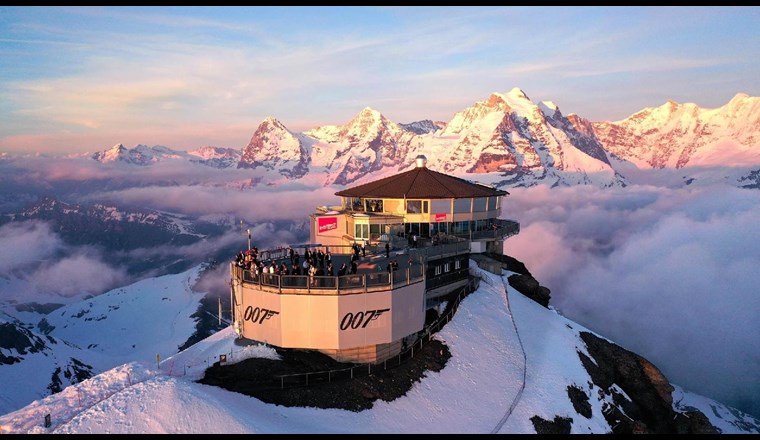 Schilthorn: Bald wird das Trink- und Gebrauchswasser für das Gipfelrestaurant nicht mehr mit der Luftseilbahn geliefert. (Foto: Schilthornbahn AG)
