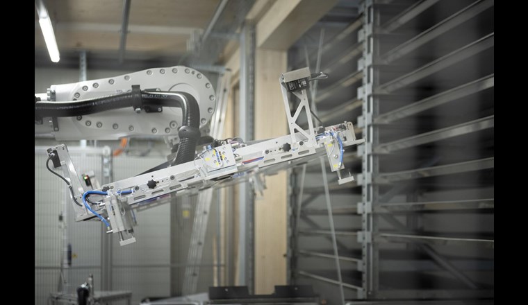 Die Produktion in der Werkhalle von dhp technology läuft mit Hilfe von Robotern praktisch vollautomatisch. Foto: dhp