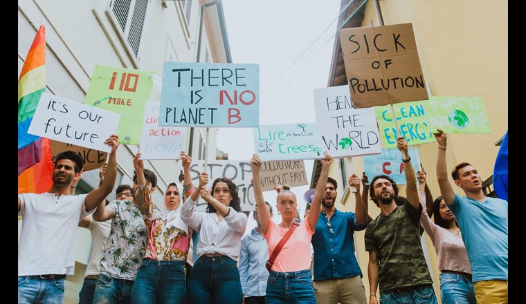 Auch in der Schweiz: Über die Hälfte der Bevölkerung schätzt den Einsatz von Pestiziden und den Klimawandel als sehr gefährlich für Mensch und Umwelt ein. (Foto: 123rfr.com/ Fabio Formaggio)
