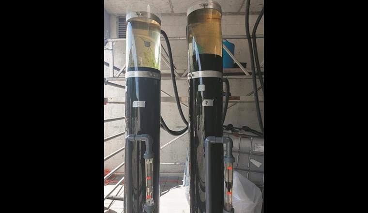 Fig. 1 Pilotversuch mit zwei baugleichen Reaktoren.