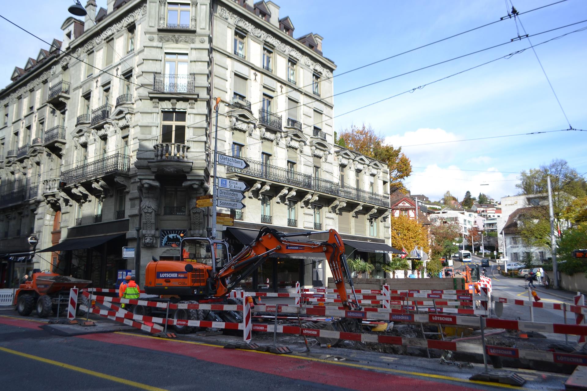 Die meisten Schadensereignisse sind auf Baggerangriffe zurückzuführen. Die Schulung «Bau an Werkleitungen» soll Abhilfe schaffen. (Foto: SVGW)