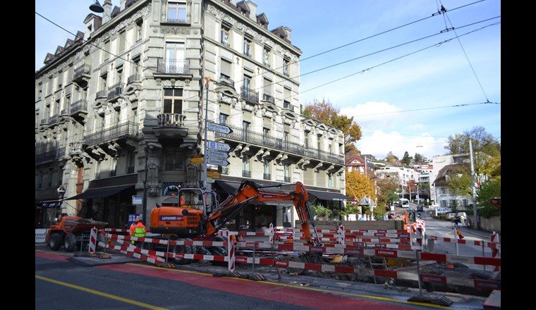 Die meisten Schadensereignisse sind auf Baggerangriffe zurückzuführen. Die Schulung «Bau an Werkleitungen» soll Abhilfe schaffen. (Foto: SVGW)