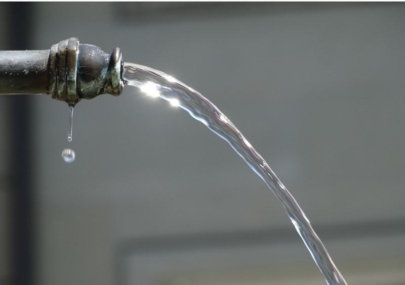 Die Trinkwasserqualität im Versorgungsgebiet der Industriellen Betriebe Murten (IB-Murten) ist grundsätzlich gut bis sehr gut.  Dank geänderter Kombination der Wasserbezugsquellen ist die Versorgung mit einwandfreiem Trinkwasser gewährleistet. (Foto: SVGW)