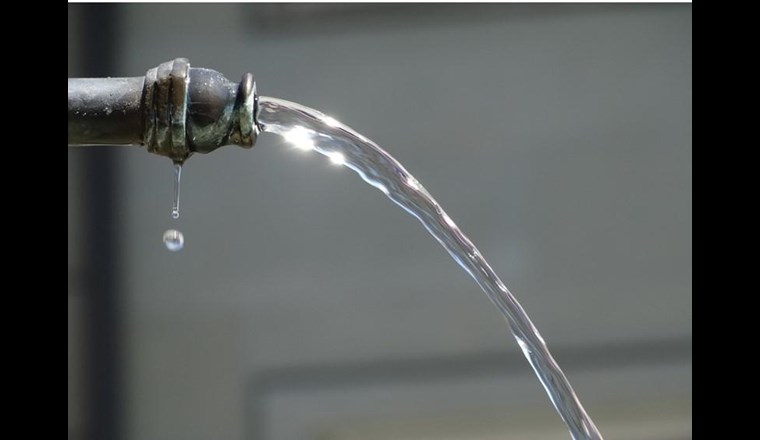 Die Trinkwasserqualität im Versorgungsgebiet der Industriellen Betriebe Murten (IB-Murten) ist grundsätzlich gut bis sehr gut.  Dank geänderter Kombination der Wasserbezugsquellen ist die Versorgung mit einwandfreiem Trinkwasser gewährleistet. (Foto: SVGW)