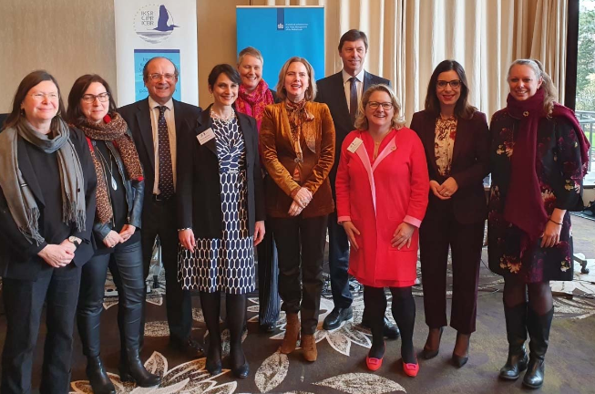 Ministerinnen und der Vertreter der Europäischen Union anlässlich der 16. Rhein-Ministerkonferenz von Mitte Februar in Amsterdam.