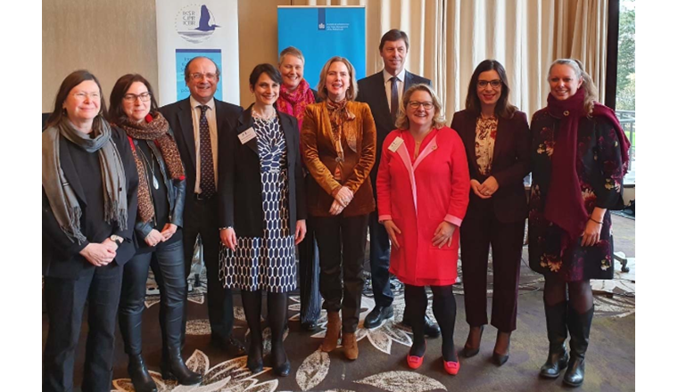 Ministerinnen und der Vertreter der Europäischen Union anlässlich der 16. Rhein-Ministerkonferenz von Mitte Februar in Amsterdam.