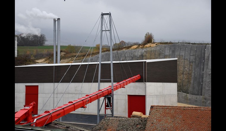 La centrale chauffage à distance de BéroCAD qui est exploité par Viteos. Ce projet novateur permet le transport aérien des sous-produits du bois via un convoyeur de 60m.