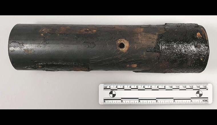 Fig. 3 Leckage an einer erdverlegten Rohrleitung aufgrund galvanischer Korrosion.