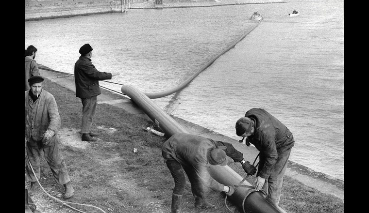 Installation einer Seewasserleitung in den 60er-Jahren.