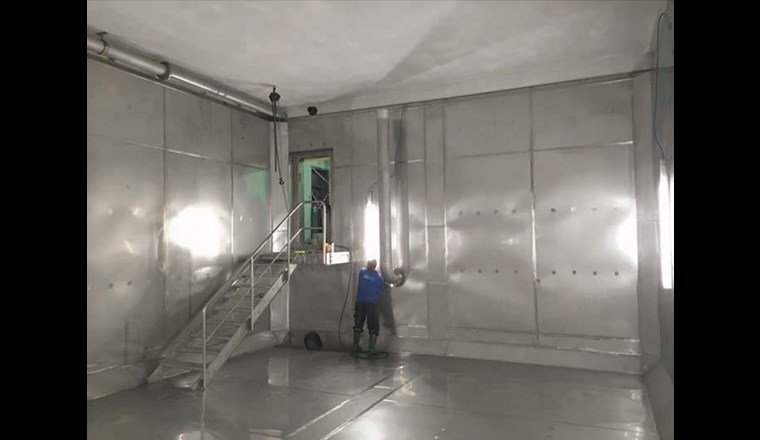 Reservoir Fluh, Laufen: fertiggestellte Edelstahlauskleidung.