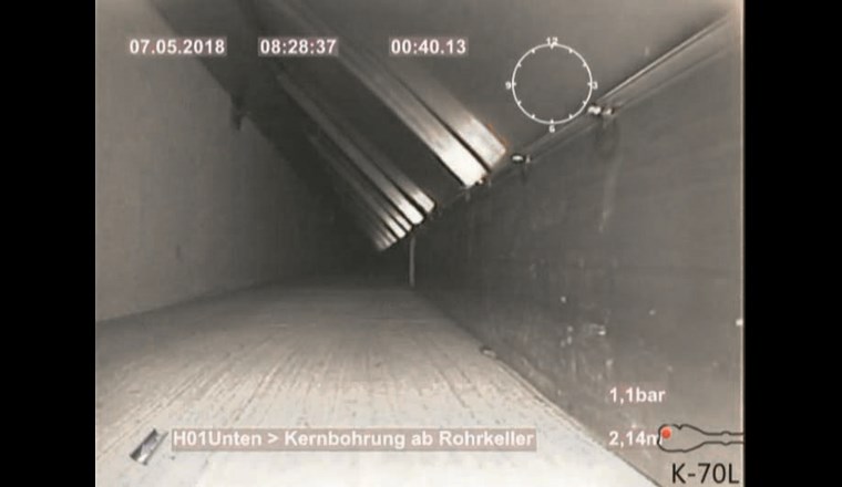 Kamerabefahrung eines Inspektionskorridors entlang des Wandfusses.