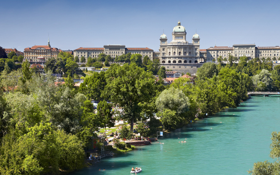 Es kann vorkommen, dass in der Aare parallel zu den Schwimmenden auch Abfälle unterwegs sind. (Foto: Bern Tourismus)