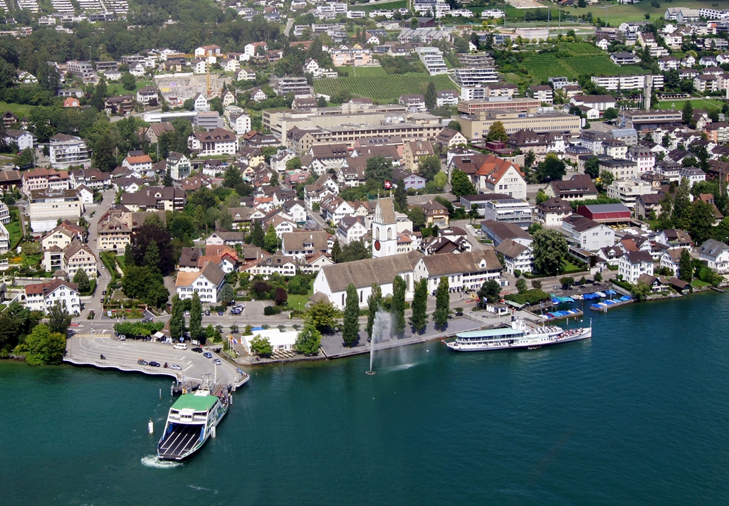 Im zürcherischen Meilen soll direkt am See für die ortsansässige Gebäck- und Glace-Produktionsfirma  ein innovatives Heiz- und Kühlprojekt realisiert werden. (Foto: Gemeinde Meilen)