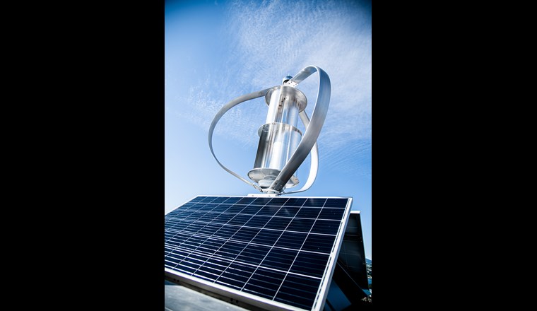 Windrad auf dem Dach der CO2-neutralen Wohnüberbauung in Männedorf. (©Umweltarena)
