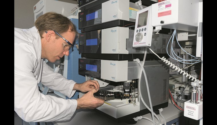 Zahlreiche Grundwasservorkommen in der Schweiz, die für die Trinkwasserversorgung genutzt werden, sind aufgrund der intensiven landwirtschaftlichen Nutzung im Einzugsgebiet der Fassung mit Nitrat und Abbauprodukten von Pflanzenschutzmitteln belastet. Dies zeigen die landesweiten Analysen der Grundwasserqualität im Rahmen der Nationalen Grundwasserbeobachtung Naqua. (©Markus Zeh, AWA Bern)