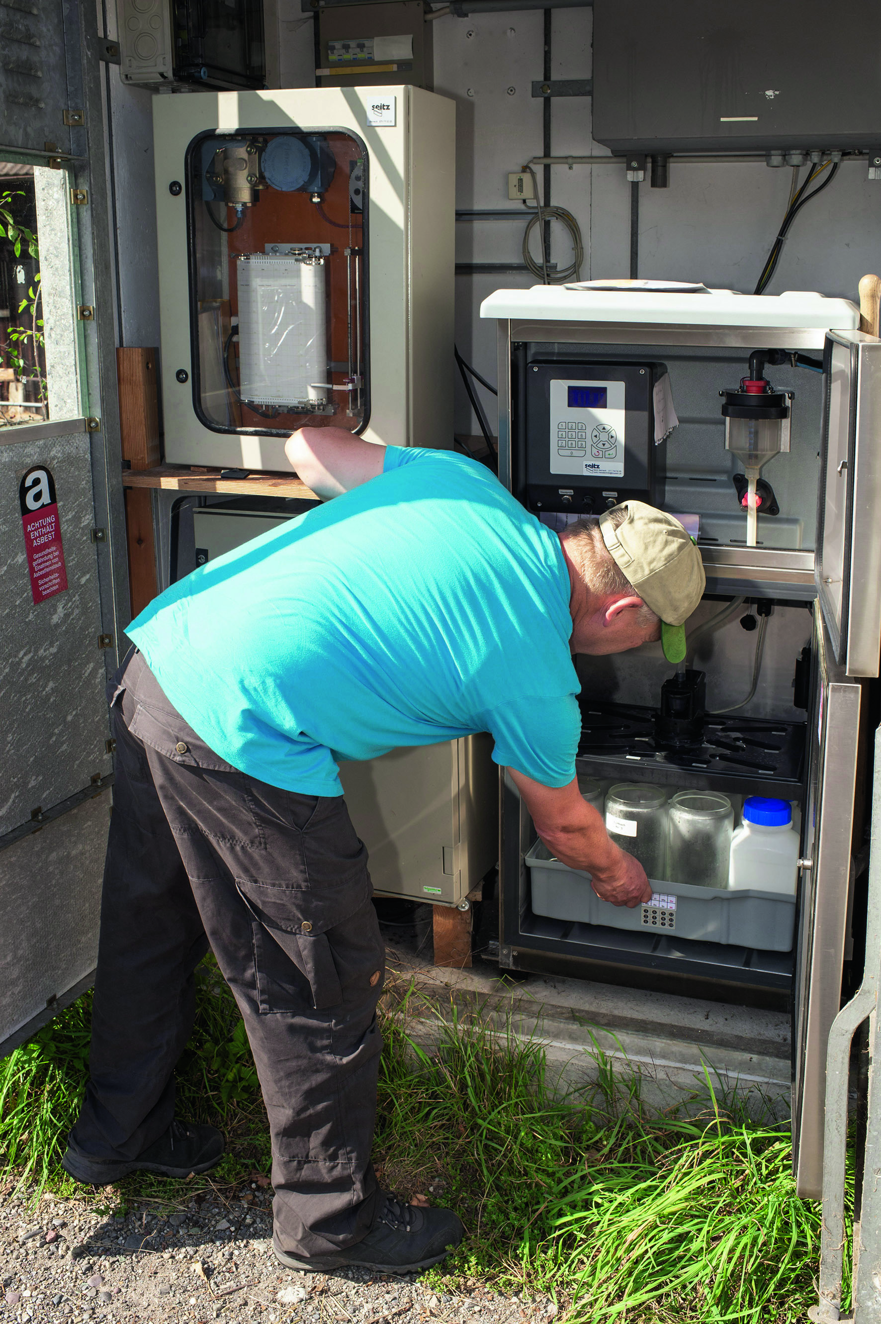 Target-Analyse von 570 organischen Spurenstoffen im Furtbach. Im Bild: Messstelle bei Würenlos.