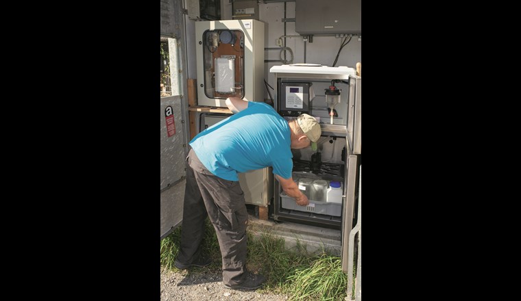 Target-Analyse von 570 organischen Spurenstoffen im Furtbach. Im Bild: Messstelle bei Würenlos.