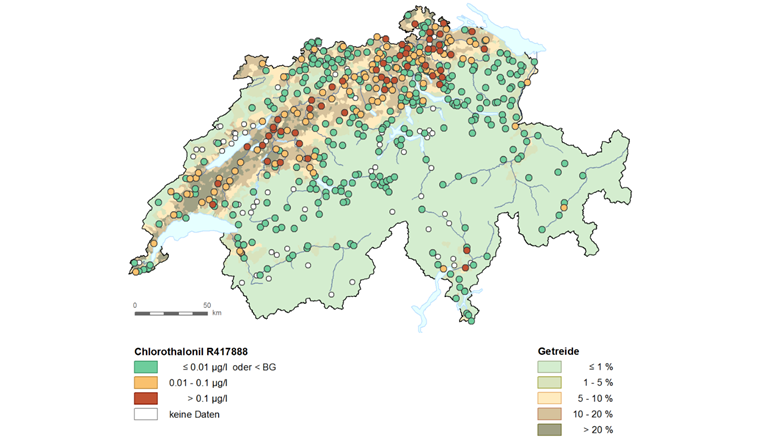 Maximalwert pro NAQUA-Messstelle. BG: Analytische Bestimmungsgrenze. Die Karte zeigt auf Grundlage der Ergebnisse von etwa 400 Messstellen (Pilotstudie 2017/2018 und Langzeitmonitoring 2019) eine weiträumige Verbreitung von Chlorothalonil R417888 im Grundwasser des Mittellandes und einiger grosser Talebenen. (© BAFU)