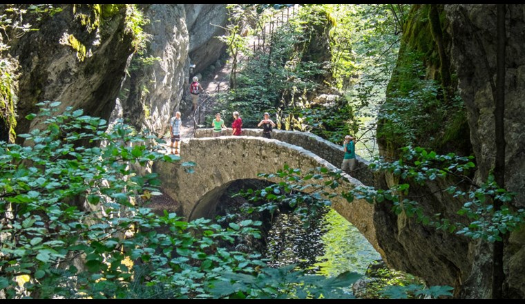 Die Areuse-Schlucht in der Nähe des Neuenburgersees. (Foto: Schweiz Tourismus)