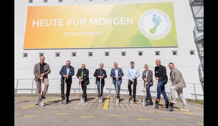 Spatenstich für die erste industrielle Power-to-Gas-Anlage der Schweiz. Von links: Thomas Di Lorenzo, Leiter Abwasserwirtschaft, Limeco; Markus Blättler, Geschäftsführer, SWL Energie AG; Lucas Neff, Stadtrat Dietikon, Infrastrukturvorstand; Stefan Hausammann, Leiter Energiebeschaffung, Eniwa AG; Ernst Uhler, Geschäftsführer, Energie Zürichsee Linth AG; Martin Schaub, Leiter Energiehandel und Energiemanagement, Energie Wasser Bern; Andreas Kriesi, Stadtrat Schlieren, Ressortvorsteher Werke, Versorgung und Anlagen; Peter Heim, CTO, Industrielle Betriebe Interlaken AG; Thomas Peyer, Leiter Beratung&Services, Swisspower AG (Bild: Limeco)