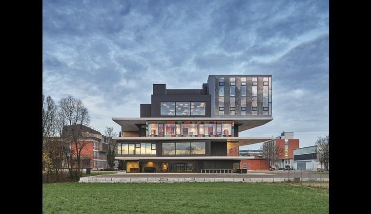 Fig. 2 «Vertikales Quartier» NEST an der Empa (© Zooey Braun)