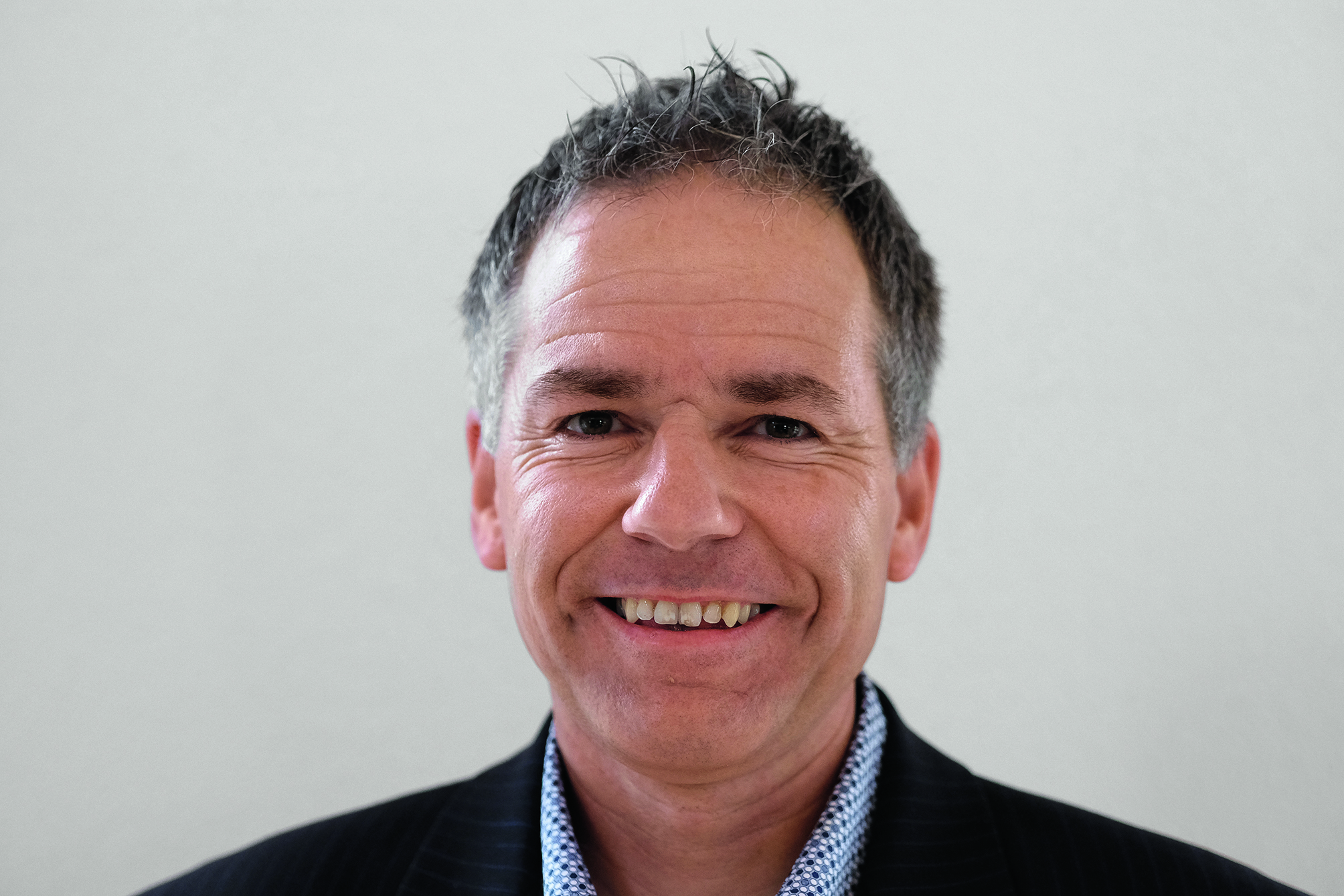 Rolf Meier, Vizedirektor und Bereichsleiter Wasser des SVGW, erläutert die Interessenvertretung der Verbandsmitglieder sowie die Entbindung von Roman Wiget von den Aufgaben im SVGW-Milizsystem.