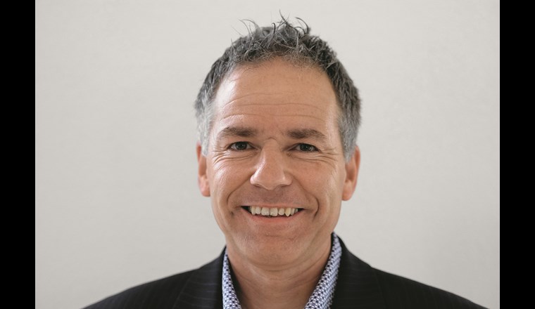 Rolf Meier, Vizedirektor und Bereichsleiter Wasser des SVGW, erläutert die Interessenvertretung der Verbandsmitglieder sowie die Entbindung von Roman Wiget von den Aufgaben im SVGW-Milizsystem.