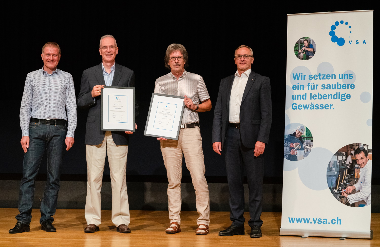 v.l.n.R. Stefan Hasler (Direktor VSA), Olivier Chaix, Bruno Bangerter, Heinz Habegger (Präsident VSA):
Foto (c): Milad Ahmadvand/VSA
