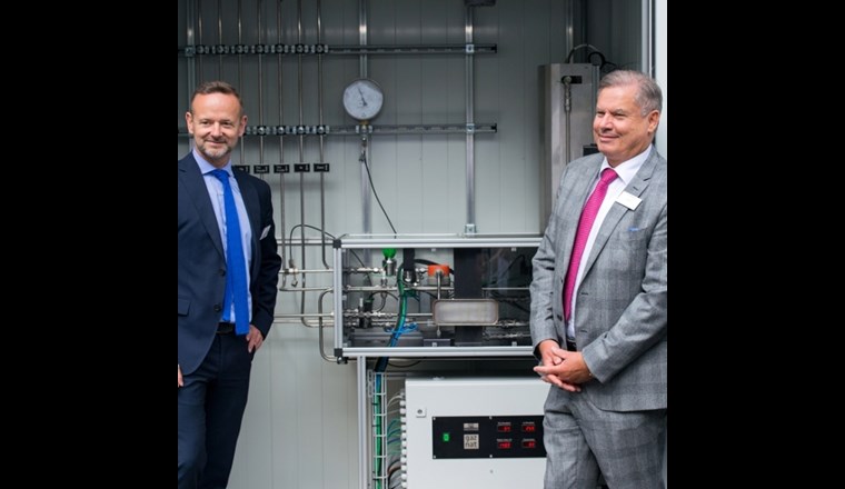 Einweihung der PtG-Anlage der DRM-Staion in Sitten. Im Bild:  François Fellay (l.), CEO OIKEN, und René Bautz, CEO Gaznat SA.