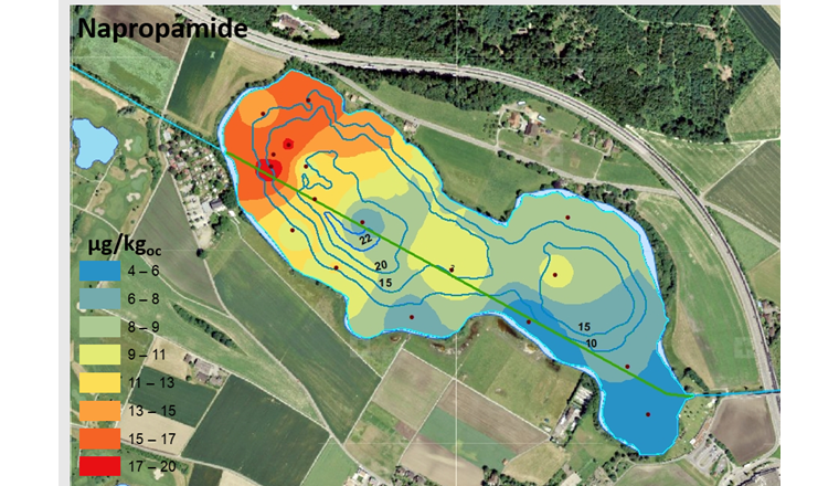 Räumliche Verteilung des Herbizids Napropamide in den Oberflächensedimenten des Moossees. Rot steht für hohe Konzentration, blau für tiefe. (© A. Chiaia-Hernández)