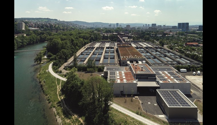 Als Energiequelle dient die Abwärme der
Klärschlammverwertungsanlage des Klärwerks Werdhölzli. (©EWZ)