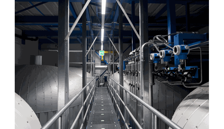 Im Wärmespeicher Dolder kann IWB das Volumen von 8000 Badewannen Heisswasser speichern. (© C. Flierl/IWB)