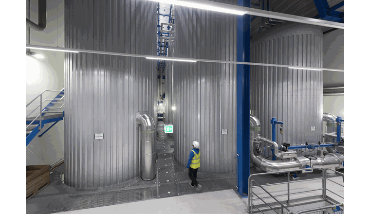 Der Wärmespeicher Dolder ermöglicht es, CO2-neutral produzierte Fernwärme zwischenzuspeichern. (© C. Flierl/IWB)