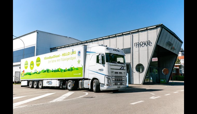 Schon heute haben Schweizer Logistikunternehmen, wie beispielsweise die KMT AG im Bild, begonnen, ihre Fahrzeugflotte zu erneuern und auf Biogas- oder LBG-Trucks zu setzen. (Quelle: Lidl Schweiz)