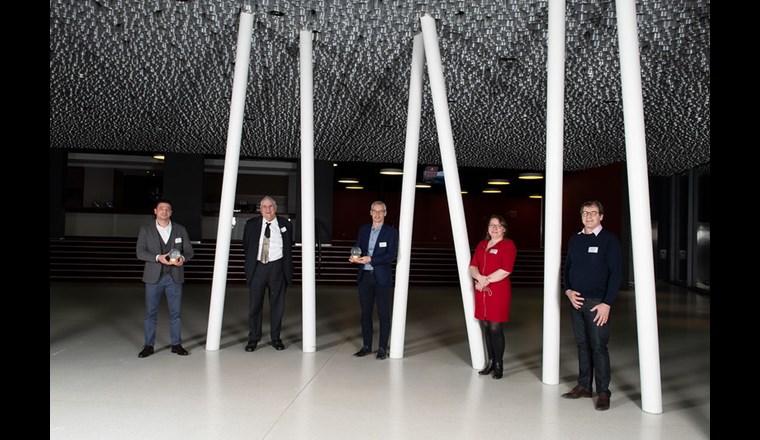 Sieger der Kategorie Erneuerbare Energien: Romande Energie und ABB Schweiz. (© BFE)