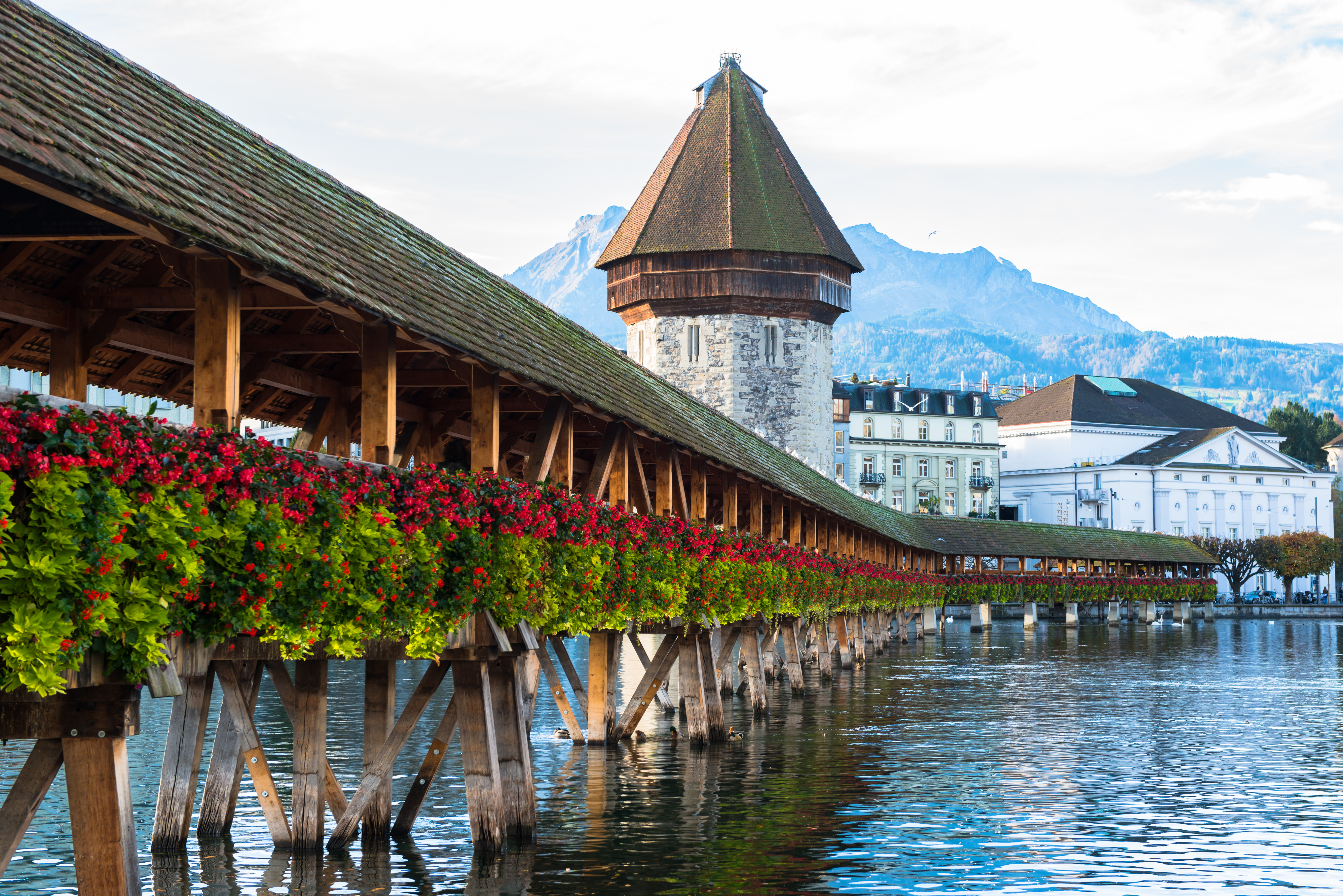 Holzkapellenbrücke und Altstadt von Luzern (©theyok/123RF.com)