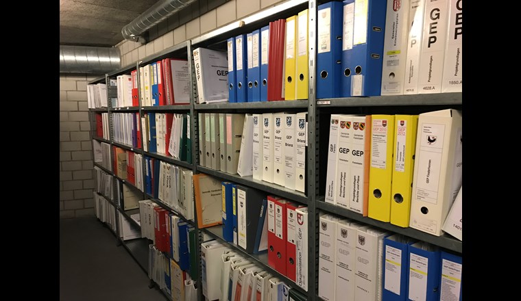 Abb. 1: GEP 1.0 – viele Regalmeter Papier…