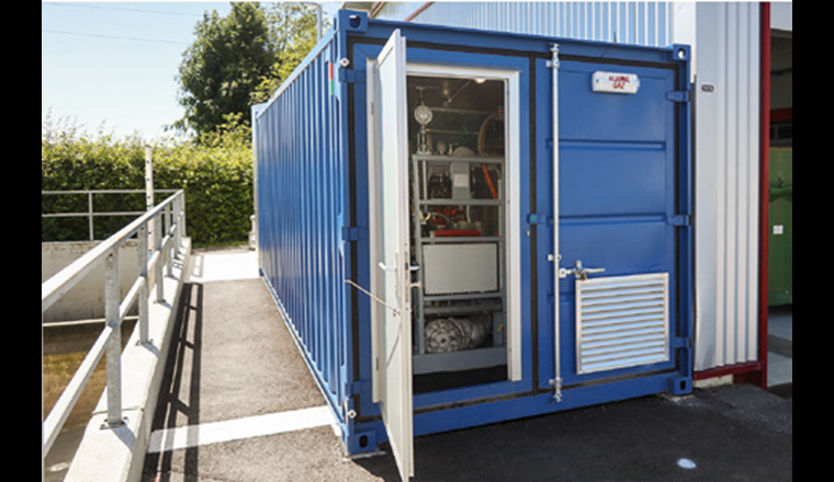 Das neue Blockheizkraftwerk der Kläranlage Echallens ist in einem Container untergebracht. Mit dem aus Klärschlamm gewonnenen Biogas erzeugt es 150'000 Kilowattstunden Strom pro Jahr.