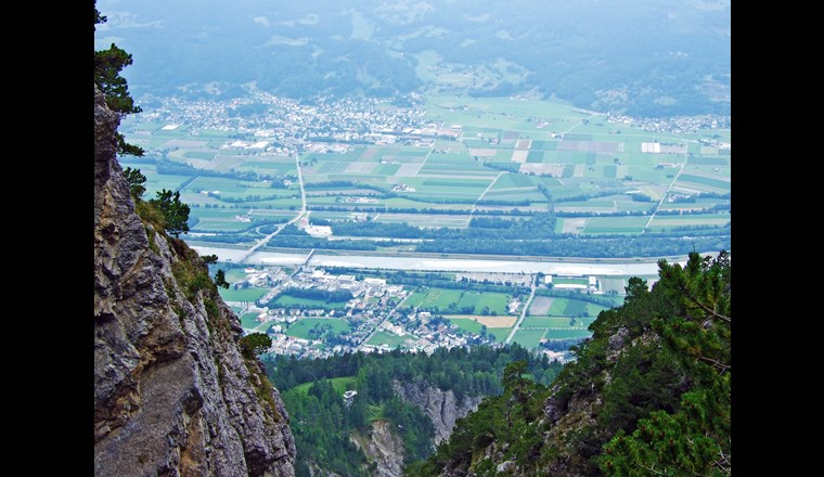 Sicht auf das Rheintal bei Schaan in Lichtenstein Foto: Mario Krpan/123rf.com