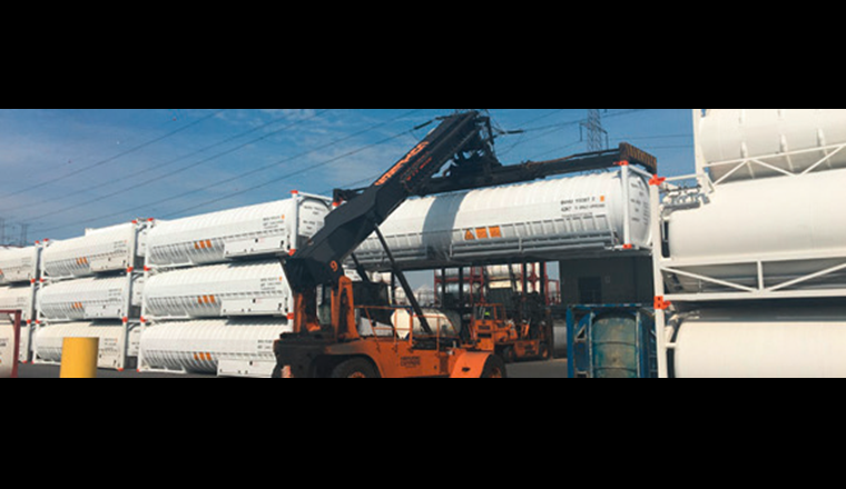 Fig. 2 Tanks in Schiffscontainerrahmen für den Transport von verflüssigtem Methan. (© Rhenus Logistics AG)