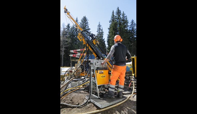 Die Sondierbohrungen und Erkundungsarbeiten im Oberwallis sind erfolgsversprechend (Bild: Gaznat)