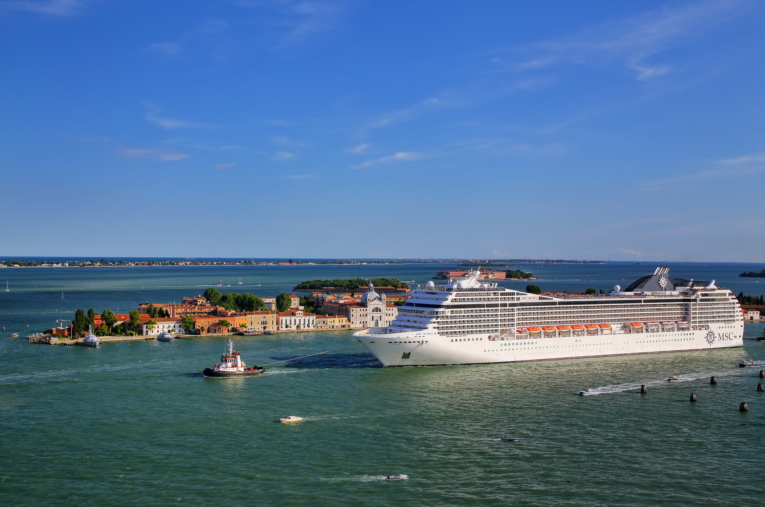 MSC, Fincantieri und Snam kooperieren für den Bau eines wasserstoffbetriebenen Kreuzfahrtschiffes. (©donyanedomam/123RF.com)