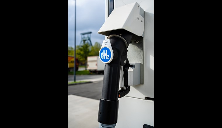 Der grüne Wasserstoff soll mit einer Pipeline von der Produktion emissionsfrei in die benachbarte Autobahnraststätte transportiert werden. (Bild:  
chrishoff/123rf)